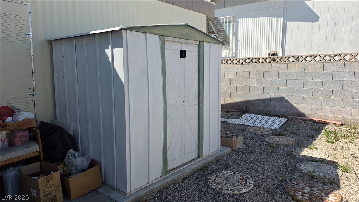 4633 Royal Ridge Boulevard Las Vegas, NV 89103 - Photo 34 of 37