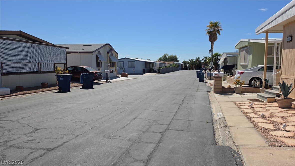 4633 Royal Ridge Boulevard Las Vegas, NV 89103 - Photo 8 of 37