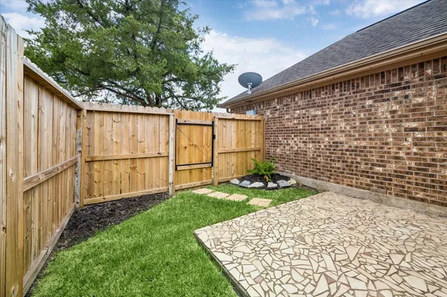 a front view of house with yard