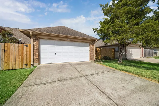 $325,000 | 513 Brad Court, Webster, TX 77598