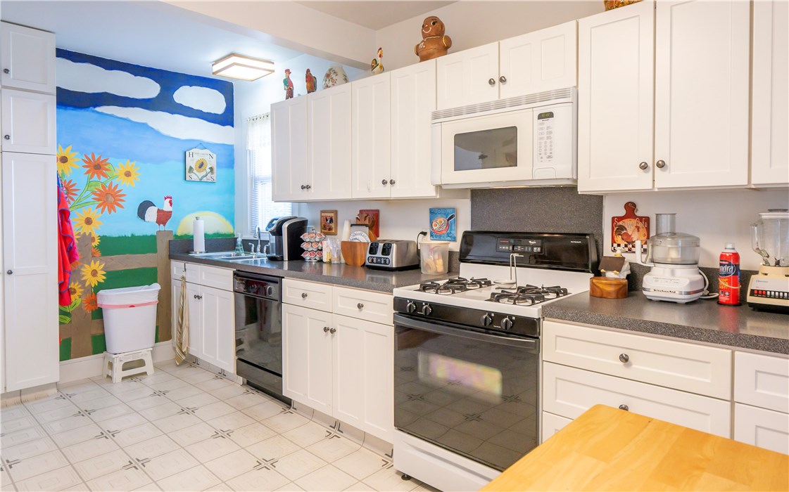 575 Spring Street Newport, RI 02840 - Photo 16 of 49