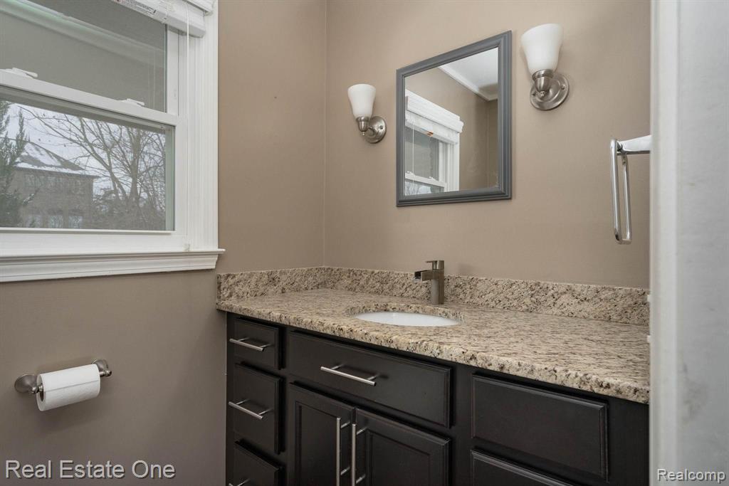 4254 Beach Road Troy, MI 48098 - Photo 21 of 54 Gallery Image 21