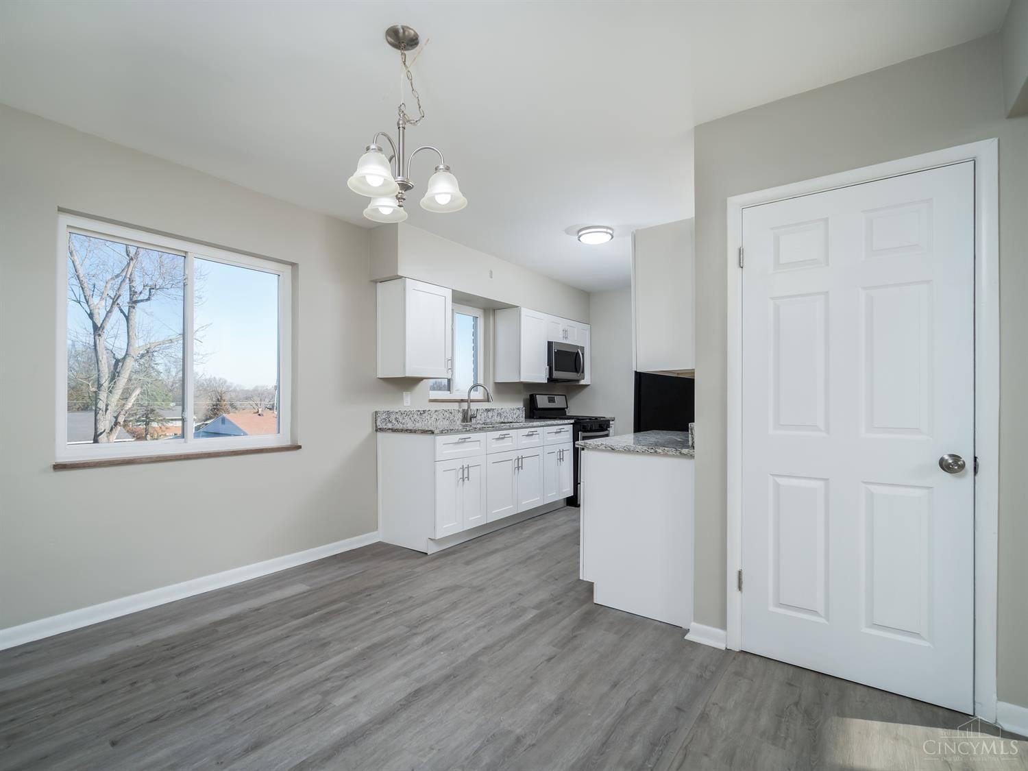 288 Riddle Road Woodlawn, OH 45215 - Photo 9 of 29