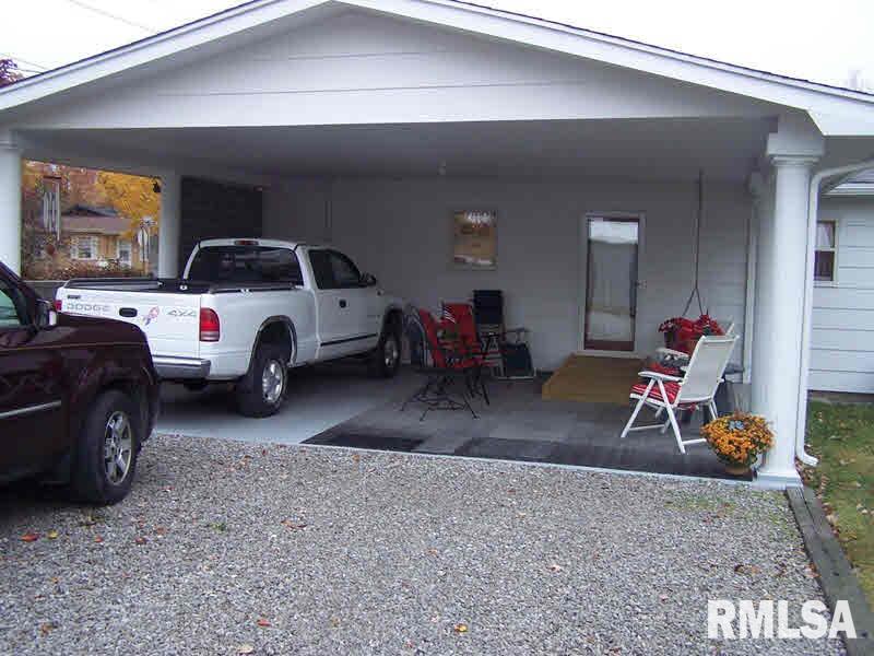 1202 East Ruth Street Benton, IL 62812 - Photo 4 of 11 Gallery Image 4
