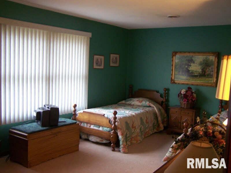 1202 East Ruth Street Benton, IL 62812 - Photo 6 of 11 Gallery Image 6