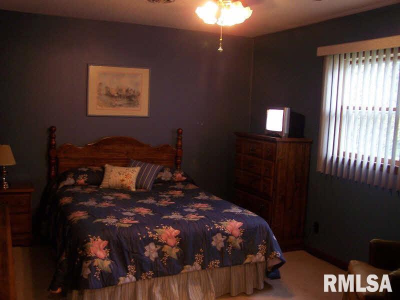 1202 East Ruth Street Benton, IL 62812 - Photo 7 of 11 Gallery Image 7