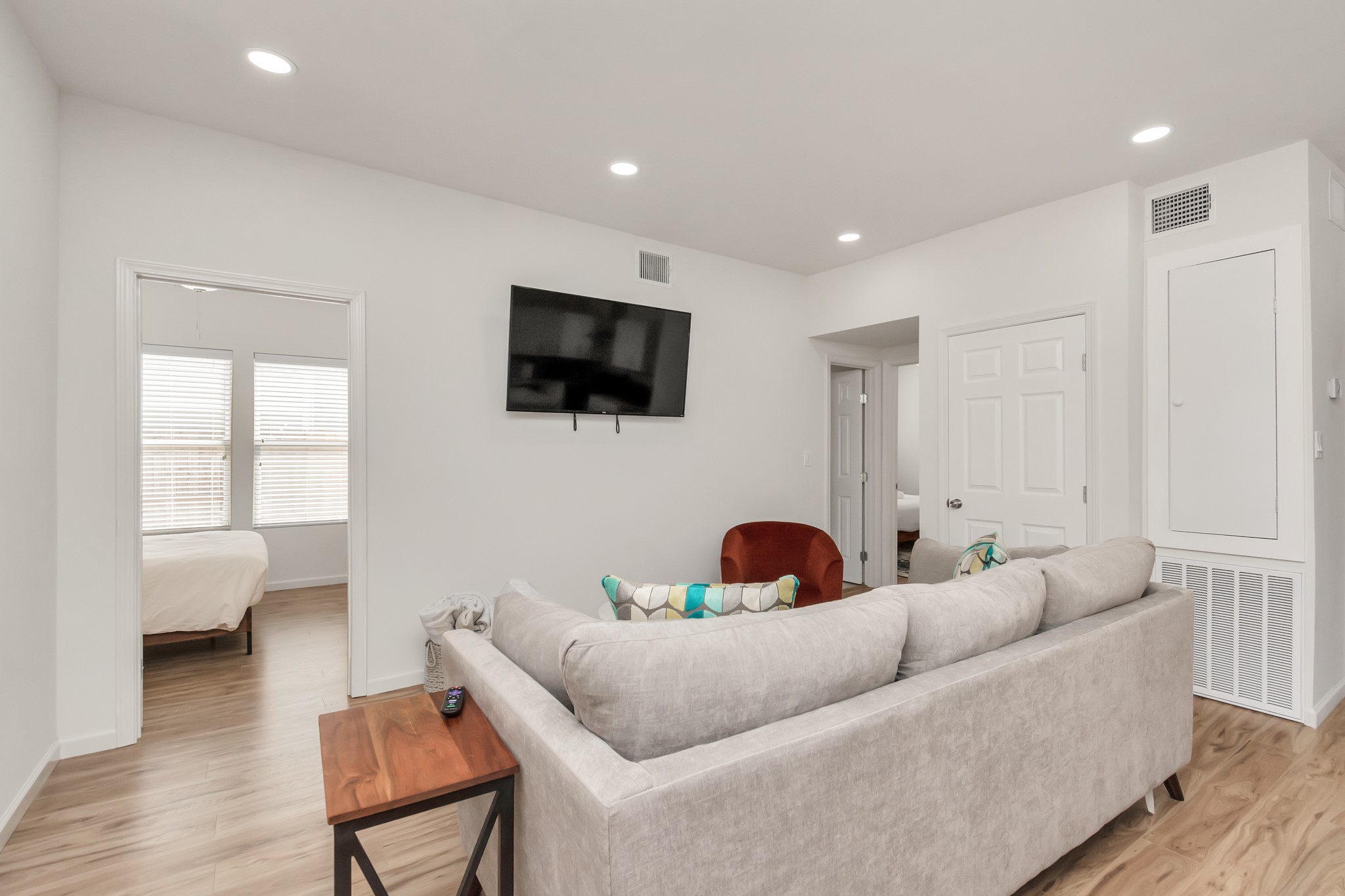 1812 Wheeler Avenue Houston, TX 77004 - Photo 12 of 34 a living room with furniture and a flat screen tv
