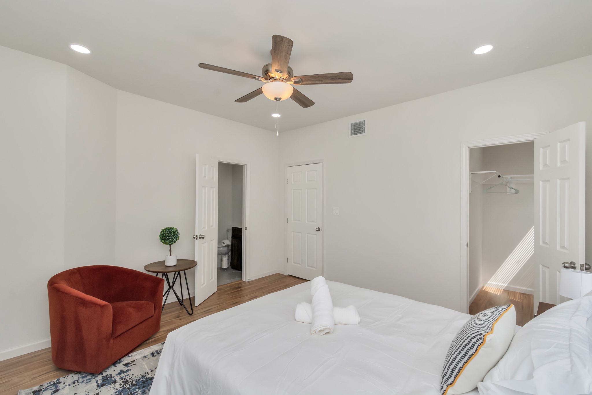 1812 Wheeler Avenue Houston, TX 77004 - Photo 10 of 34 a bedroom with a bed and a chair