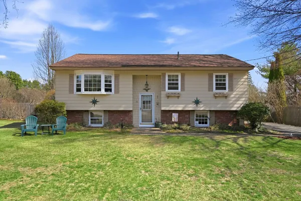 $425,000 | 6 Heather Drive, Hooksett, NH 03106