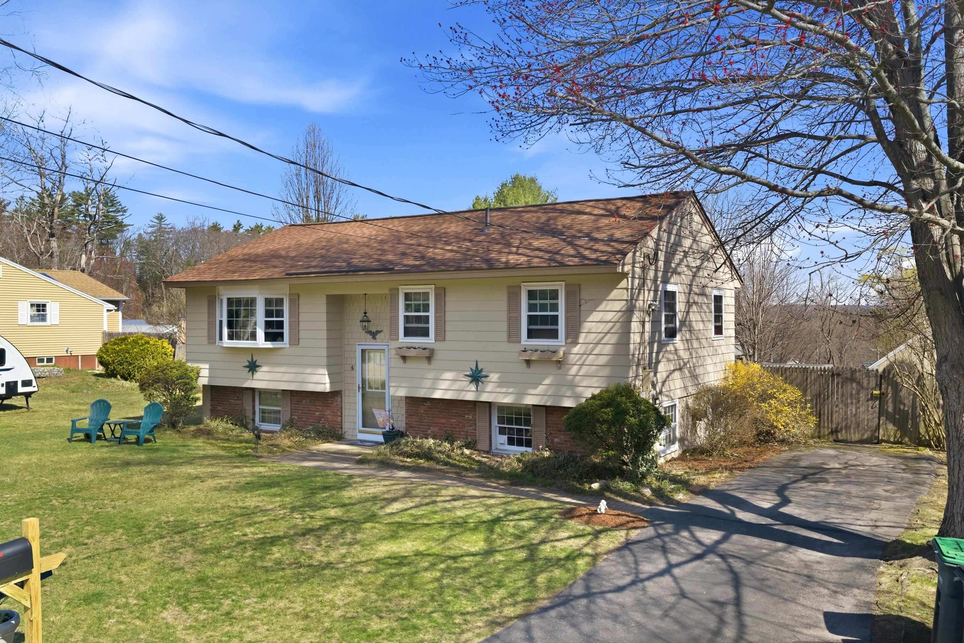 6 Heather Drive Hooksett, NH 03106 - Photo 3 of 54