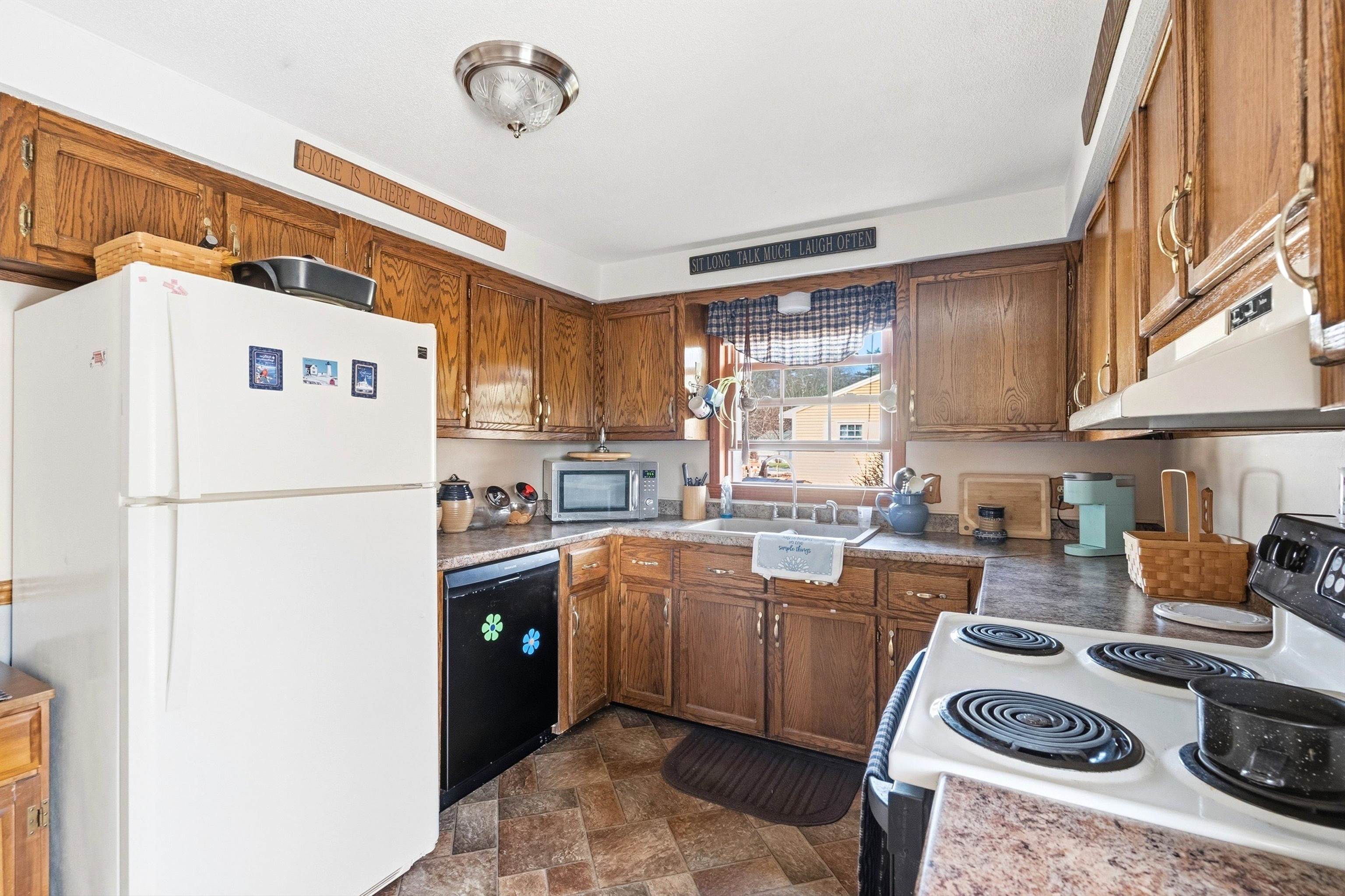 6 Heather Drive Hooksett, NH 03106 - Photo 10 of 54