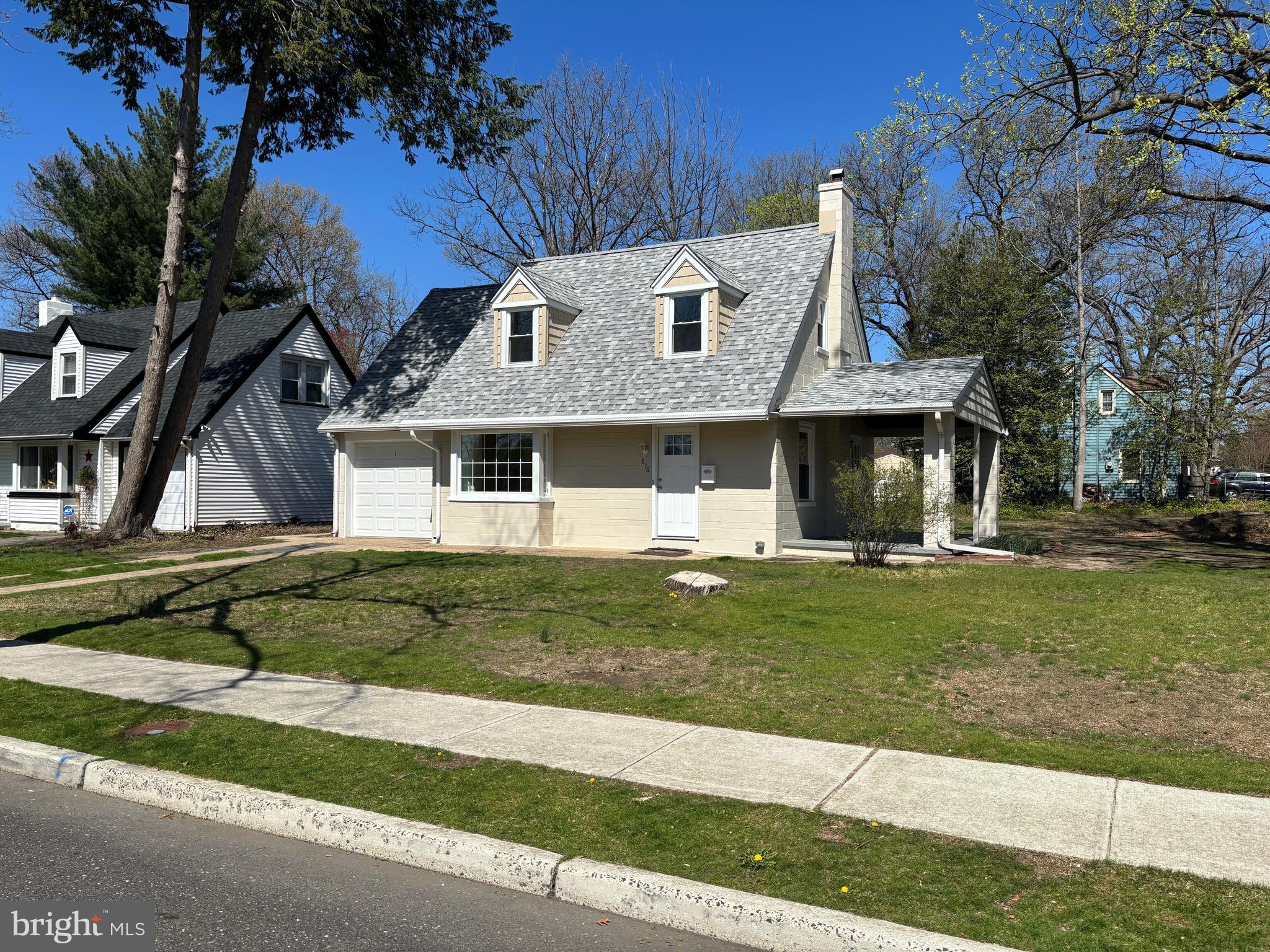 616 Chestnut Street Palmyra, NJ 08065 - Photo 2 of 10 a front view of a house with a yard