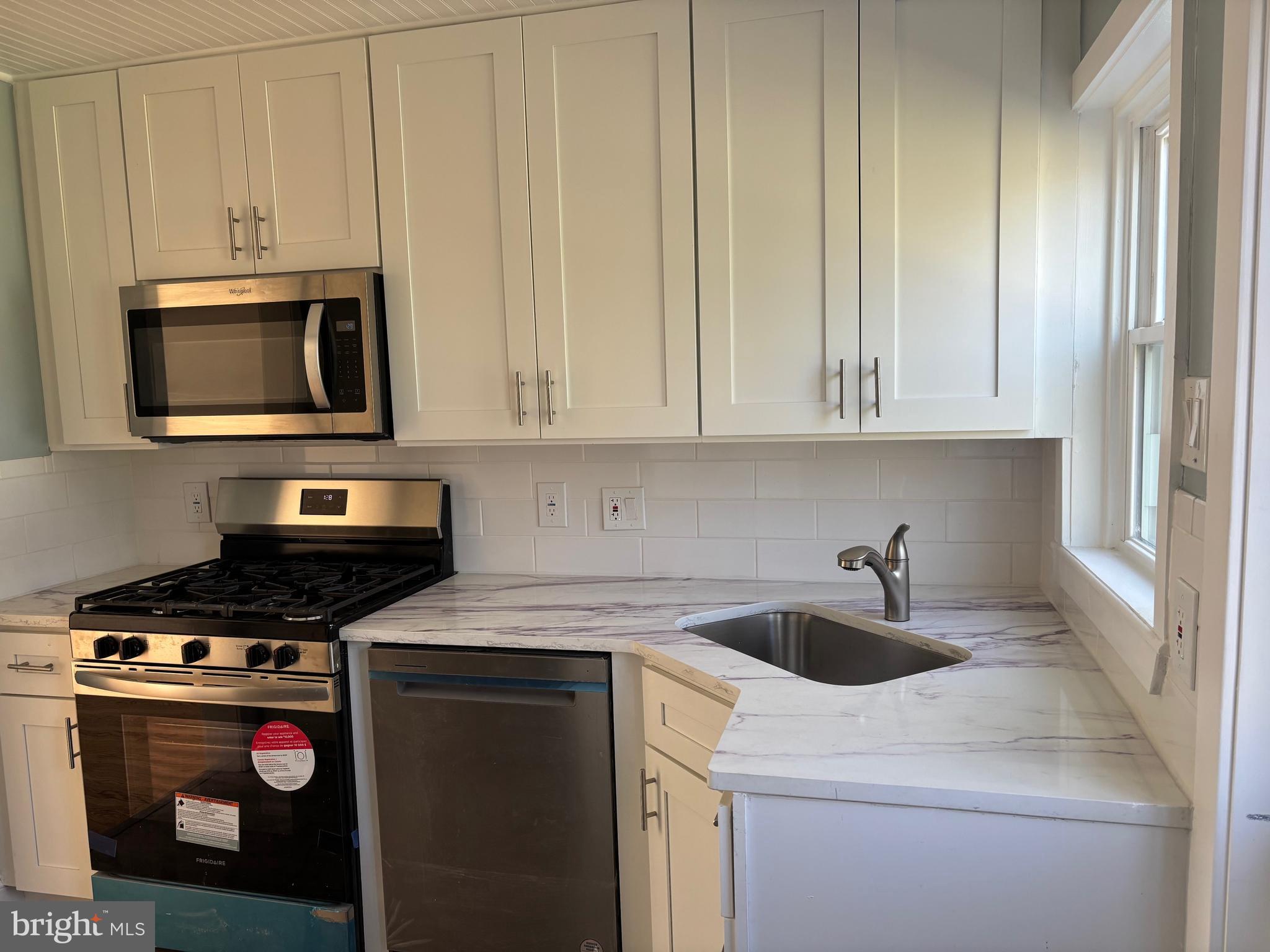 616 Chestnut Street Palmyra, NJ 08065 - Photo 6 of 10 a kitchen with appliances a sink and cabinets