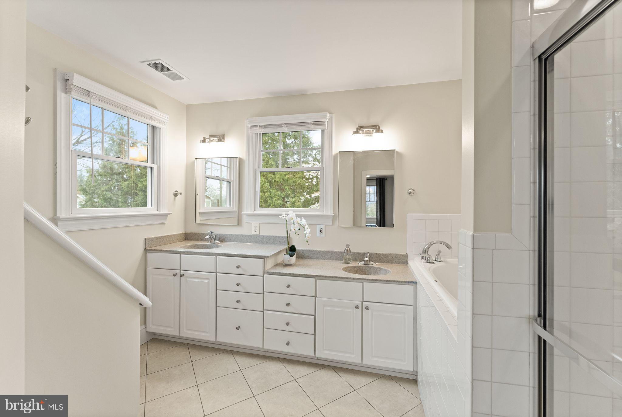 3317 20th Road North Arlington, VA 22207 - Photo 33 of 71 Large primary bathroom