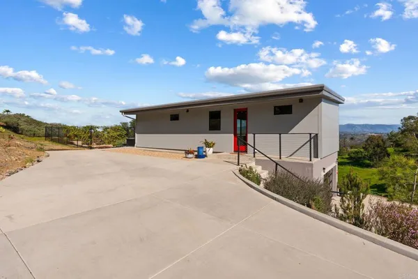 $1,740,000 | 6937 Kellyn Lane, Vista, CA 92084