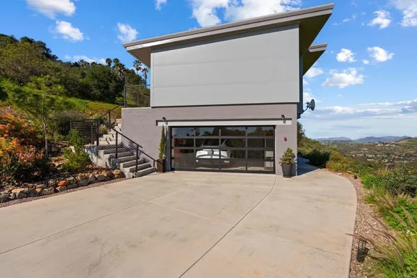 $1,740,000 | 6937 Kellyn Lane, Vista, CA 92084