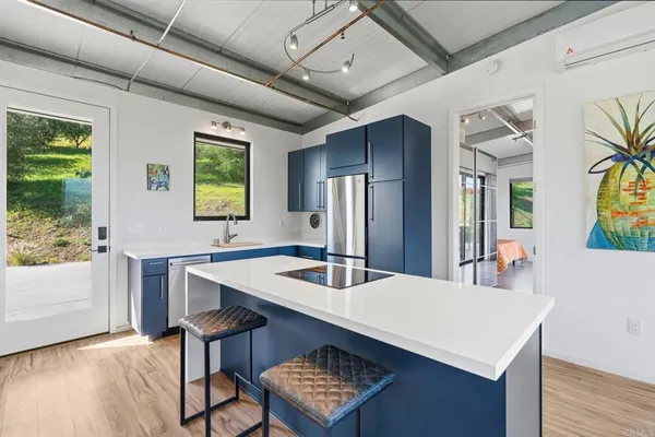 $1,740,000 | 6937 Kellyn Lane, Vista, CA 92084