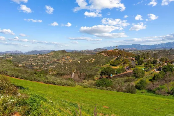 $1,740,000 | 6937 Kellyn Lane, Vista, CA 92084
