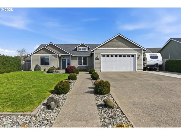 $614,900 | 2025 Roosevelt Loop, North Bend, OR 97459