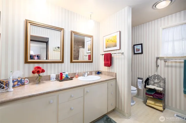 $749,000 | 1410 South 10th Street, Mount Vernon, WA 98274