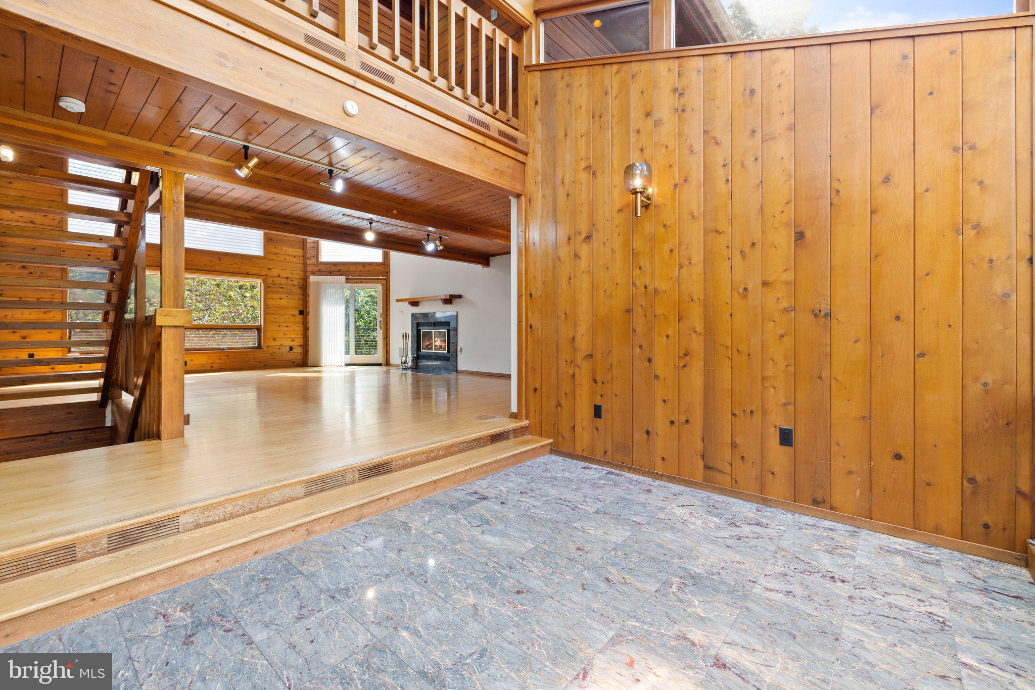 11121 Oakview Road Delaplane, VA 20144 - Photo 17 of 105 Foyer