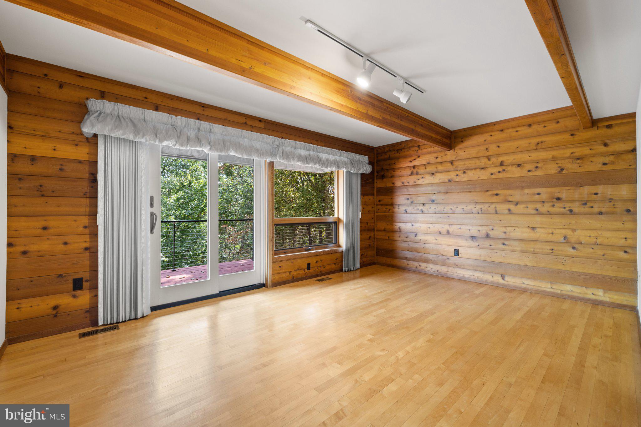 11121 Oakview Road Delaplane, VA 20144 - Photo 39 of 105 Main Level Bedroom 1
