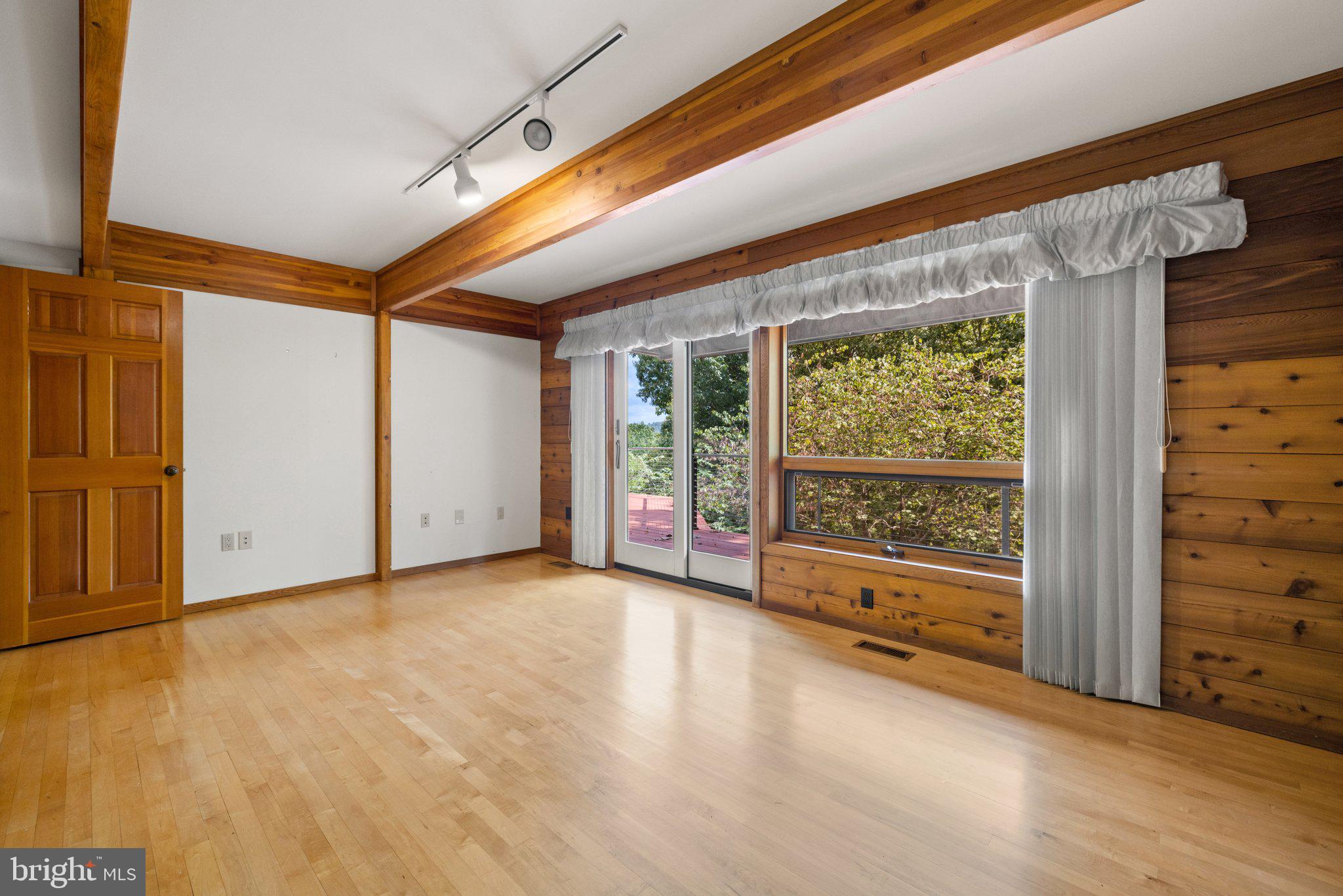11121 Oakview Road Delaplane, VA 20144 - Photo 41 of 105 Main Level Bedroom 1