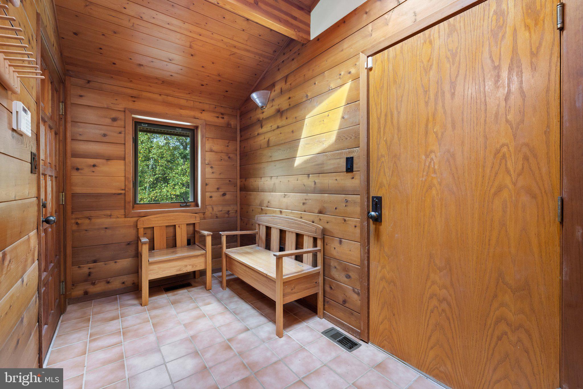 11121 Oakview Road Delaplane, VA 20144 - Photo 47 of 105 Mudroom