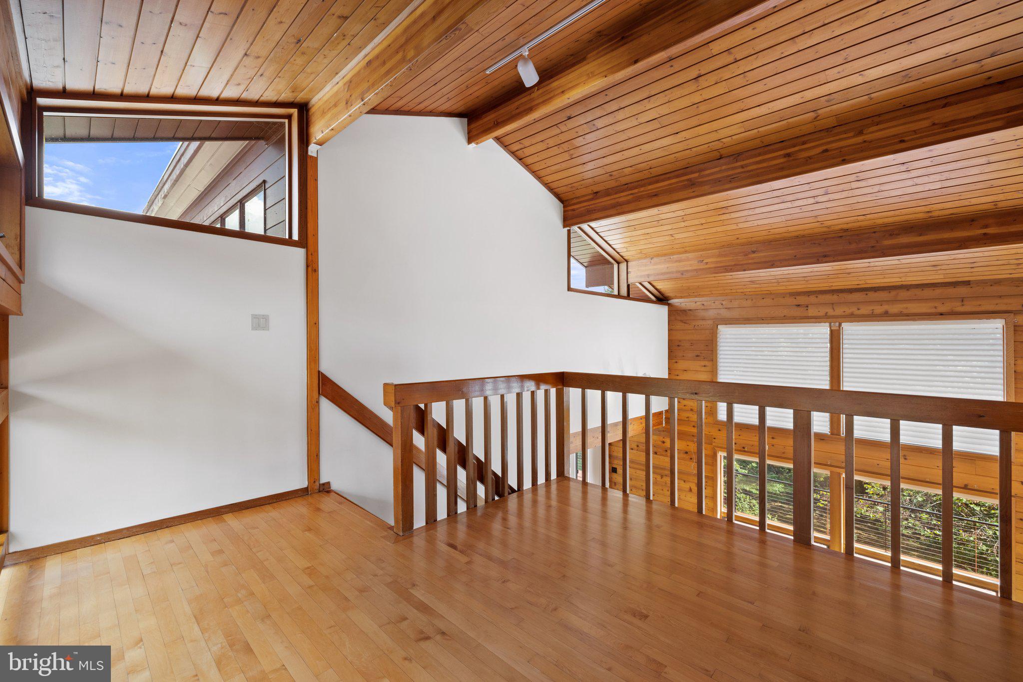 11121 Oakview Road Delaplane, VA 20144 - Photo 50 of 105 Second Floor Landing