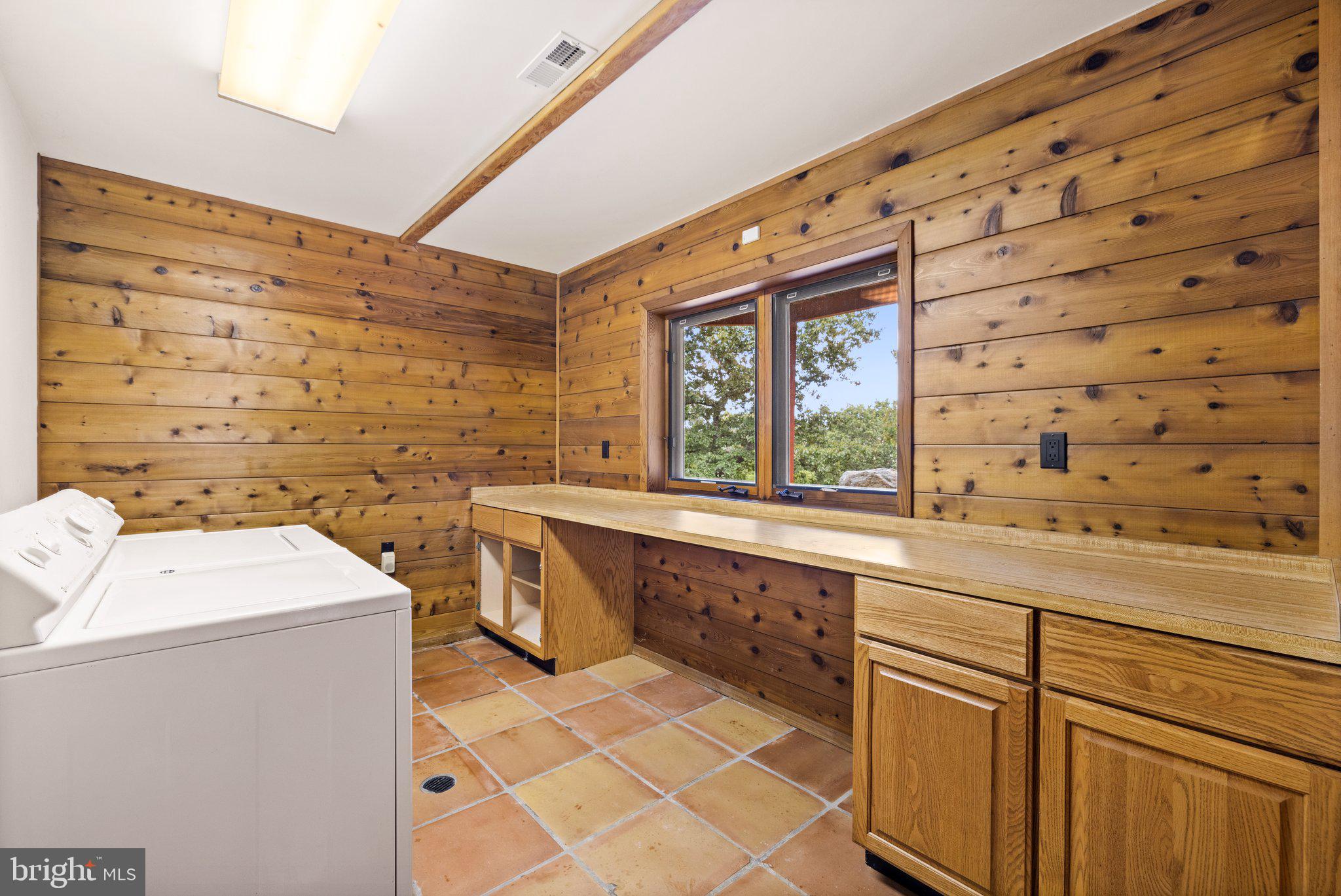 11121 Oakview Road Delaplane, VA 20144 - Photo 63 of 105 Laundry Room