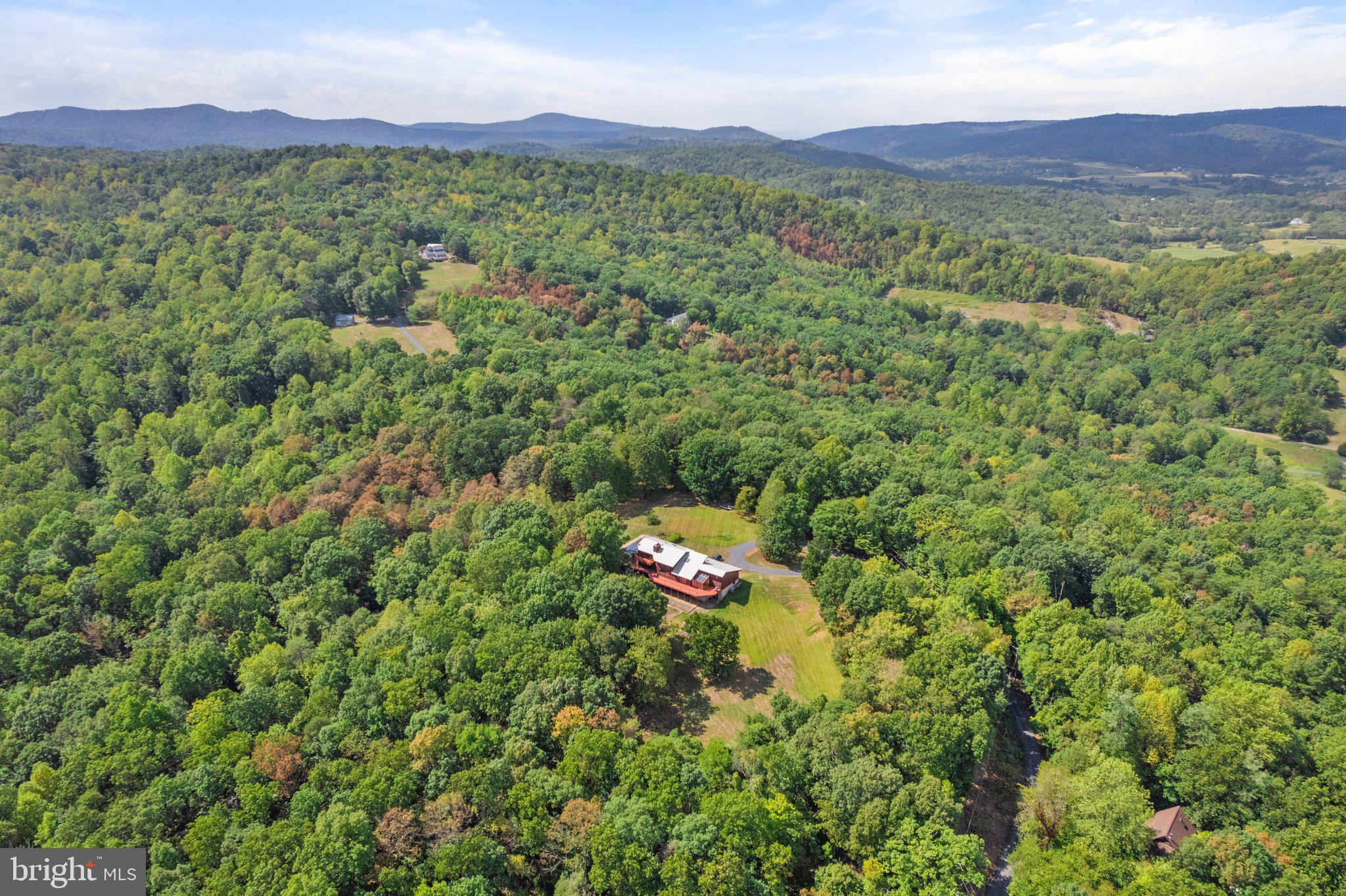 11121 Oakview Road Delaplane, VA 20144 - Photo 7 of 105