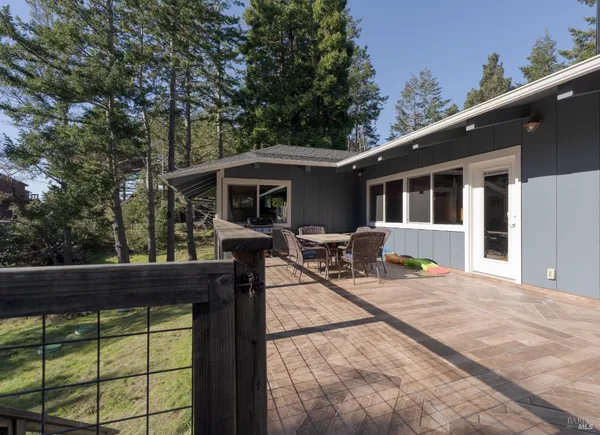 $725,000 | 46581 Iversen Drive, Gualala, CA 95445