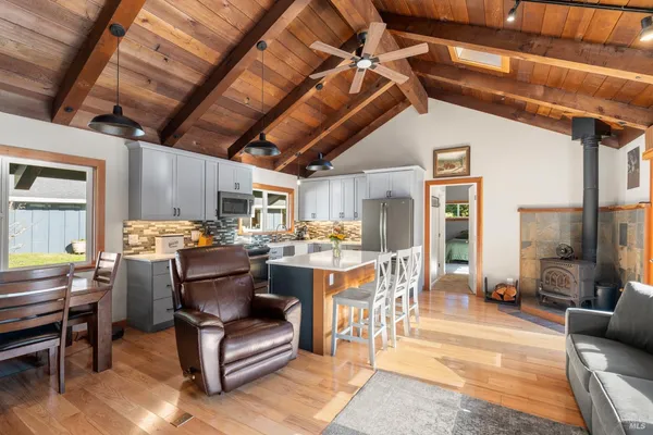 $725,000 | 46581 Iversen Drive, Gualala, CA 95445