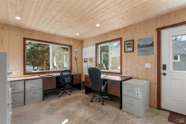 $725,000 | 46581 Iversen Drive, Gualala, CA 95445