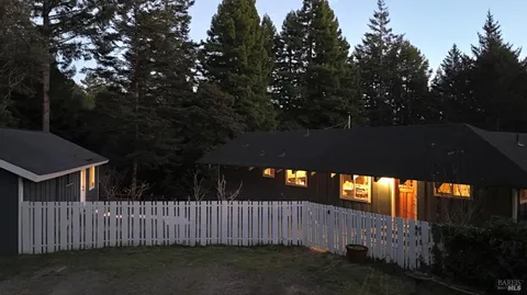 $750,000 | 46581 Iversen Drive, Gualala, CA 95445