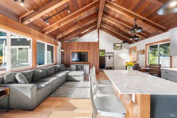 $725,000 | 46581 Iversen Drive, Gualala, CA 95445