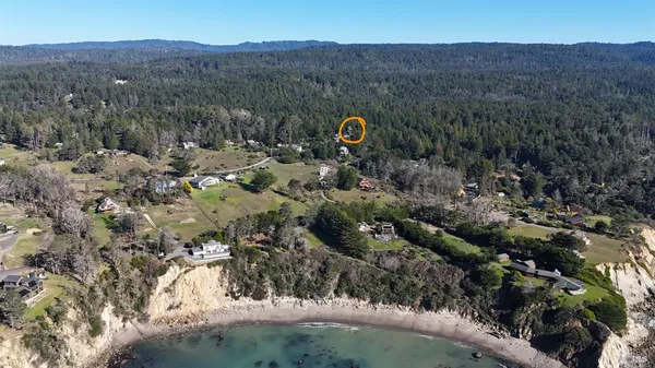 $725,000 | 46581 Iversen Drive, Gualala, CA 95445