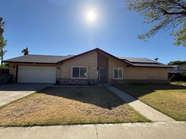 $359,000 | 620 North Granada Drive, Madera, CA 93637
