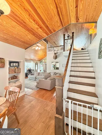 a view of entryway and hall