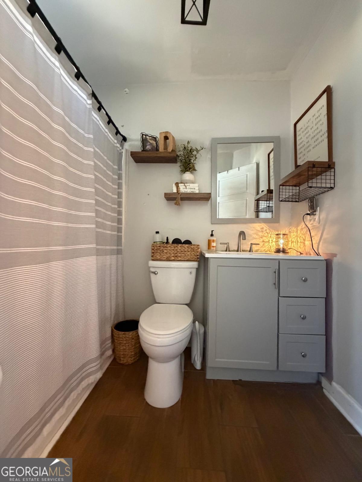 3231 Pear Avenue Patterson, GA 31557 - Photo 39 of 43 a bathroom with a toilet sink and mirror