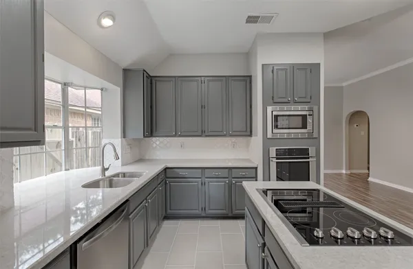 $2,200 | 4230 Mountain Peak Way, Kingwood, TX 77345