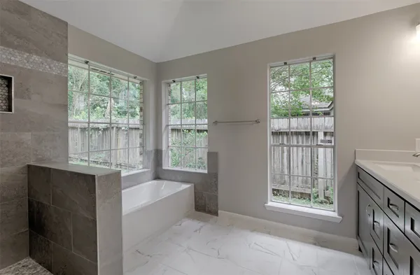 $2,200 | 4230 Mountain Peak Way, Kingwood, TX 77345