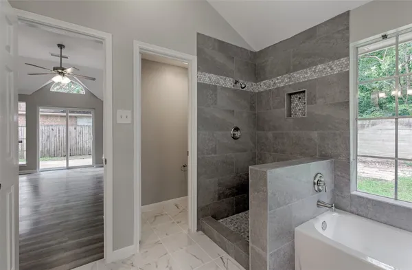 $2,200 | 4230 Mountain Peak Way, Kingwood, TX 77345