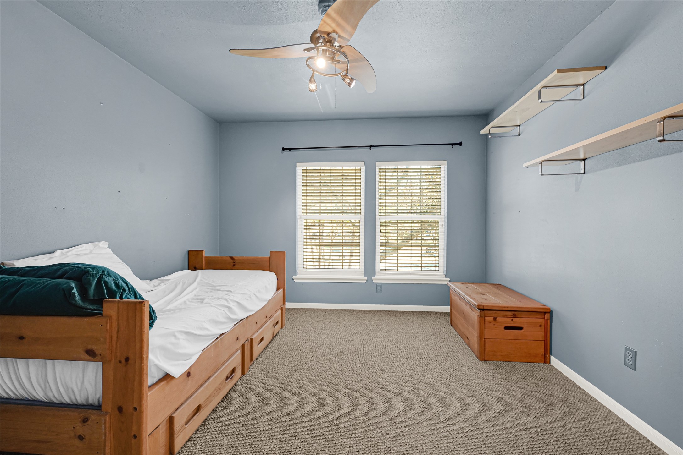 12902 Chalfield Circle Houston, TX 77044 - Photo 23 of 36 2nd floor secondary bedroom #3