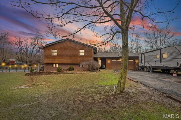 $375,000 | 2039 Shook Lane, Centralia, IL 62801