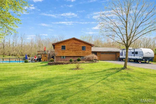 $375,000 | 2039 Shook Lane, Centralia, IL 62801