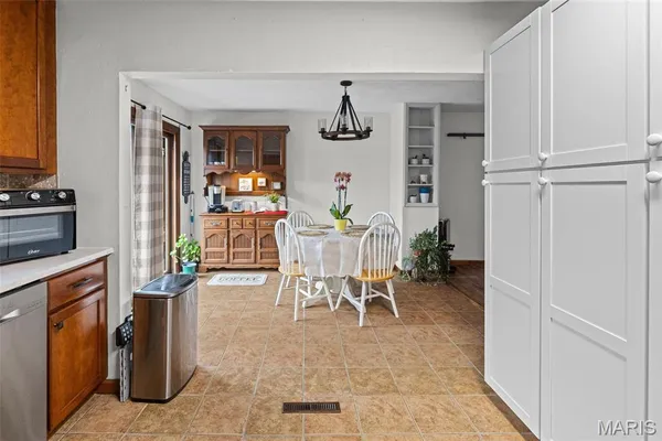 $375,000 | 2039 Shook Lane, Centralia, IL 62801