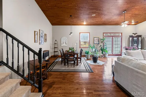 $375,000 | 2039 Shook Lane, Centralia, IL 62801