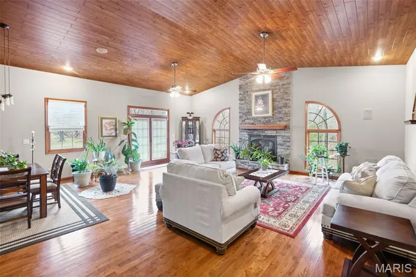 $375,000 | 2039 Shook Lane, Centralia, IL 62801