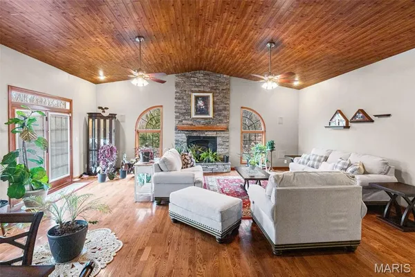 $375,000 | 2039 Shook Lane, Centralia, IL 62801